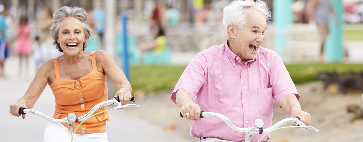 couple on bikes