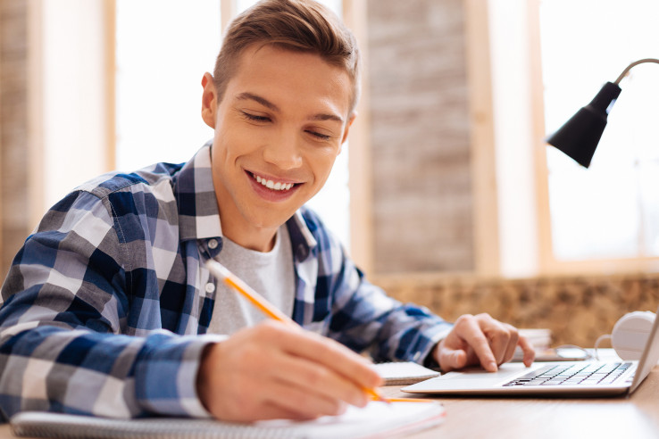 How to Drive Online-Boy with laptop