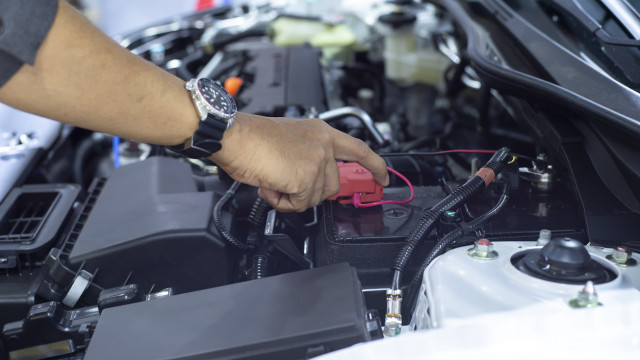 How to maintain your car battery in the winter 