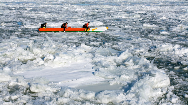Ice Canoe Race 