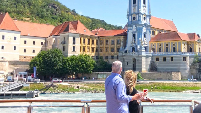 AmaWaterway - Couple Wine