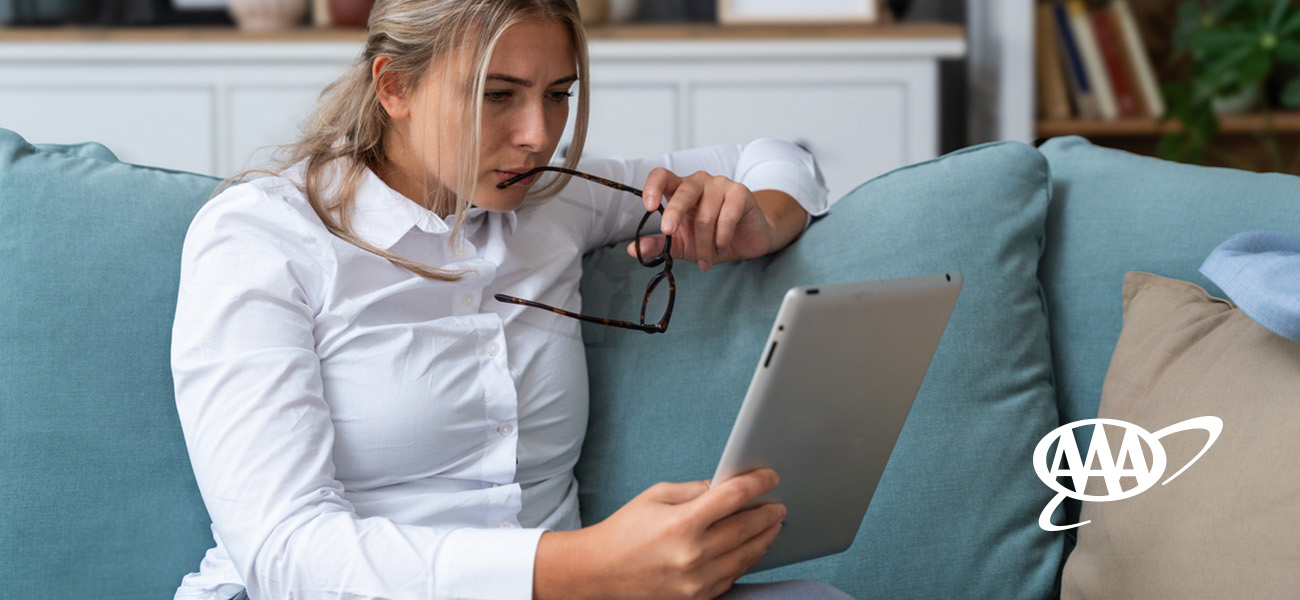 Women working on tablet