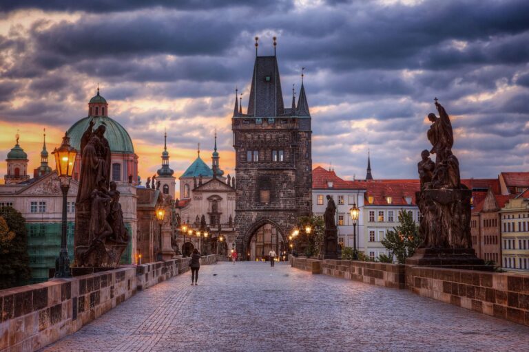ama_prague_charles_bridge_lrg