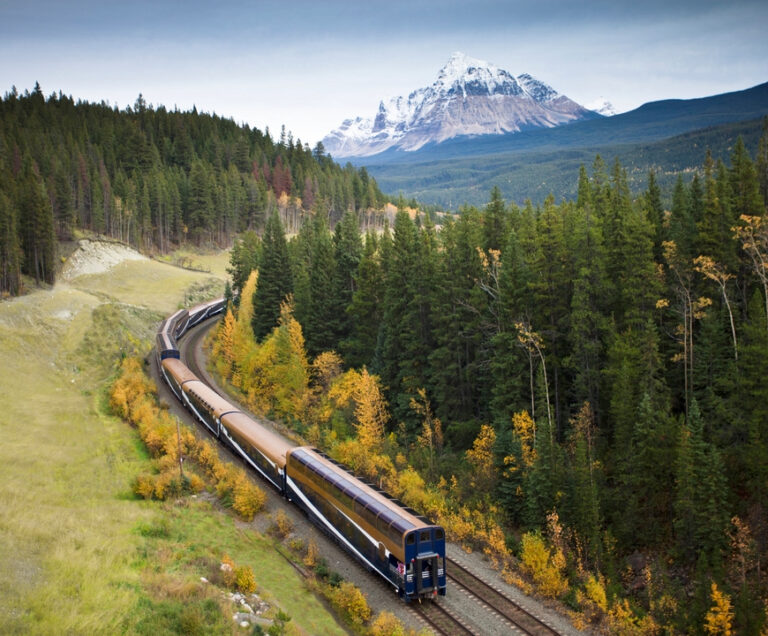 rocky_mountaineer_train